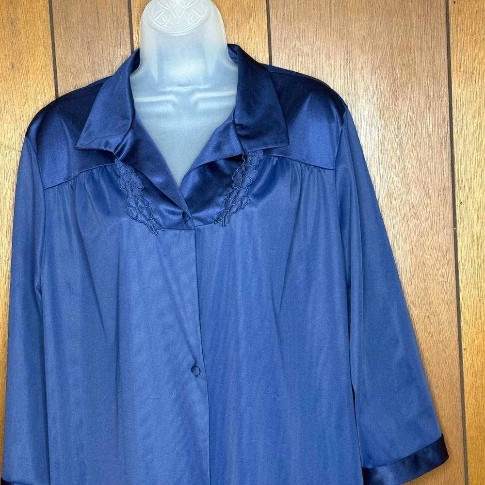 Vintage 70s Vanity Fair Blue Satin Robe Large Made USA 42